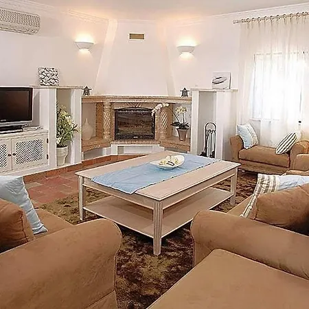 Villa Sleeps 10 With Pool Air Con And Wifi *