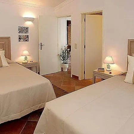 Villa Sleeps 10 With Pool Air Con And Wifi Boliqueime