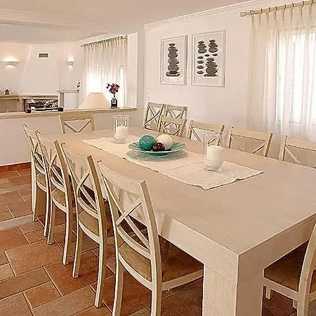 Sleeps 10 With Pool Air Con And Wifi Villa