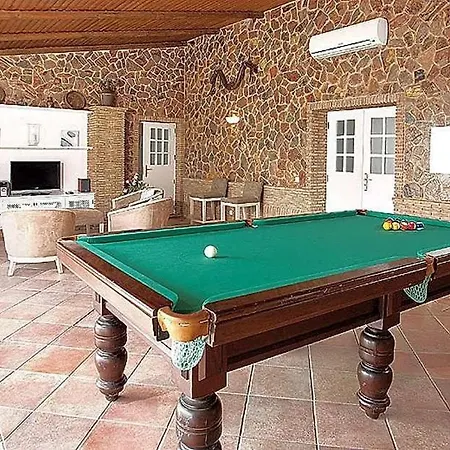 Villa Sleeps 10 With Pool Air Con And Wifi Boliqueime